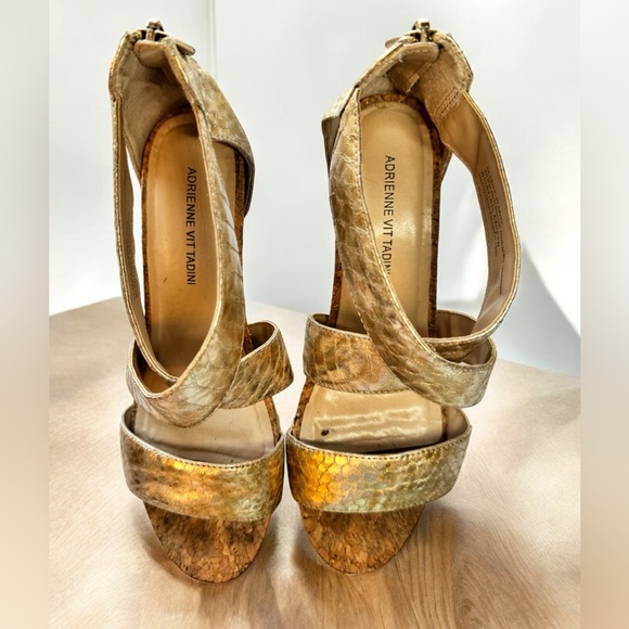 Adrienne Vittadini gold wedge sandals. Size 6.5 - Picture 6 of 8